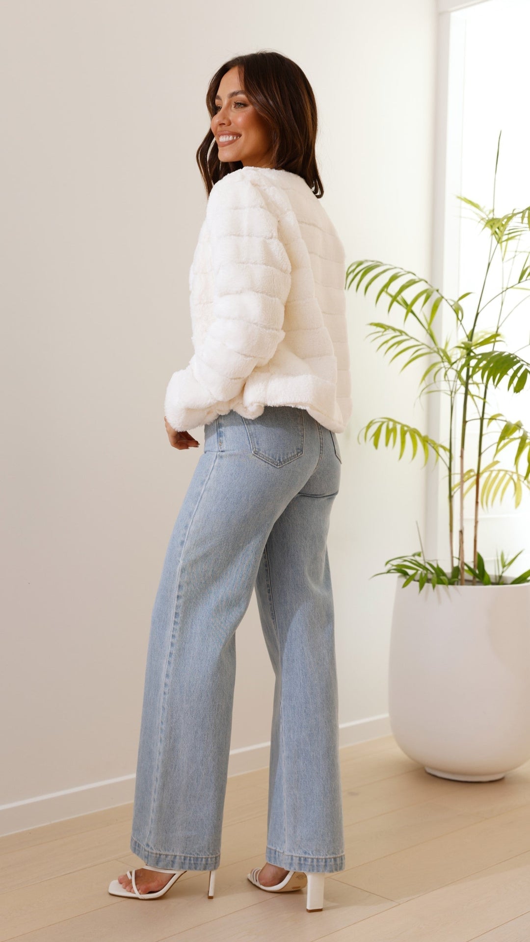 Luxuriöse Damen-Crop-Jacke – Veloura