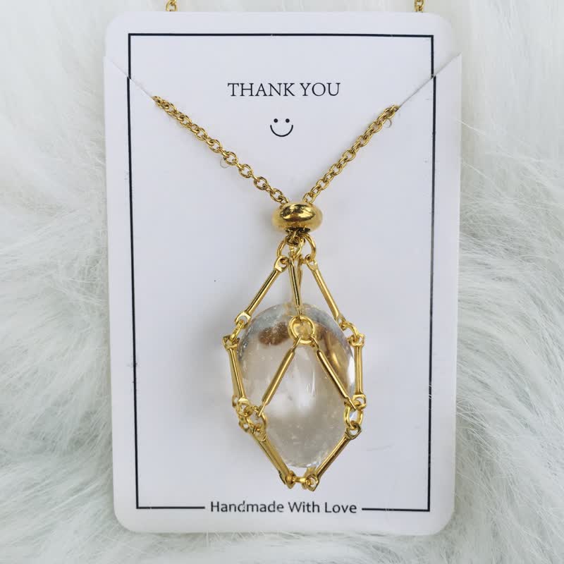 Kleine Halskette mit natürlichem Kristallstein und Fassung – Iris