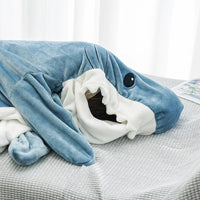 Ultrasofte Haifisch-Onsie für Jung und Alt - ChompChill