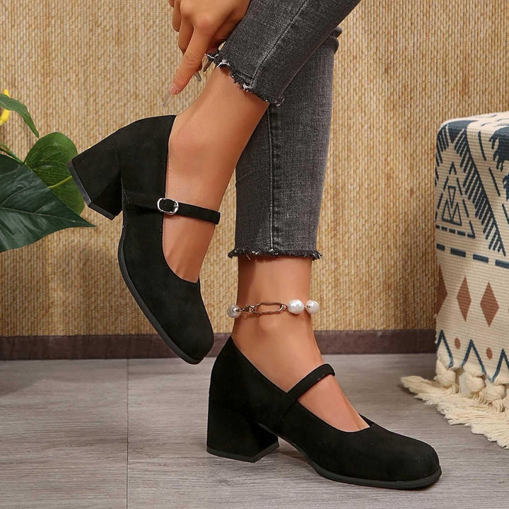 Wildleder Pumps mit Schnalle – Lena Oktoberfest 2025