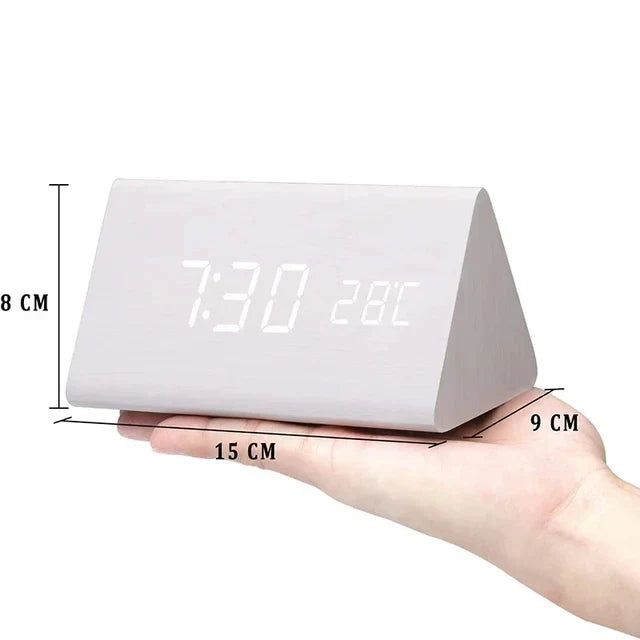 Holzuhr mit LED-Display und Sprachsteuerung - EcoClock