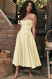 Stylisches Sommerkleid mit Spaghettiträgern und Taillenmieder – Mira