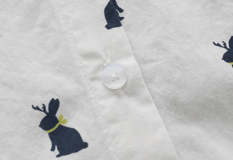 Verspieltes Shirtkleid mit Hasenprint und Reverskragen – Elina