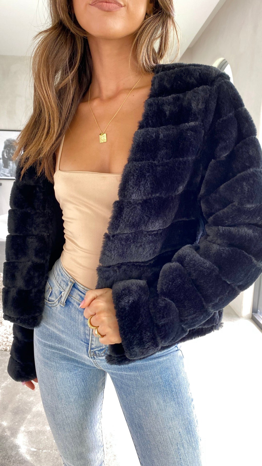 Luxuriöse Damen-Crop-Jacke – Veloura