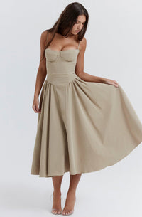 Stylisches Sommerkleid mit Spaghettiträgern und Taillenmieder – Mira