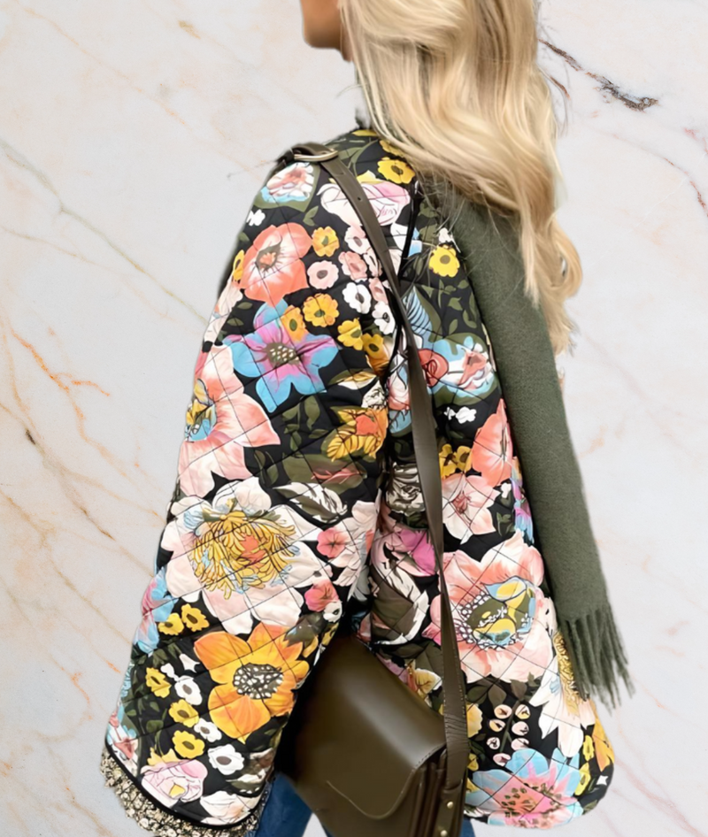 Brooklyn - Schwarze dicke Kunstjacke innen mit großen Blumenprints