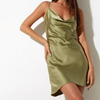 Luftige Sommer-Trägerkleid mit Satinschnürung & Rüschenkragen – Joline | 1 kaufen, 1 gratis
