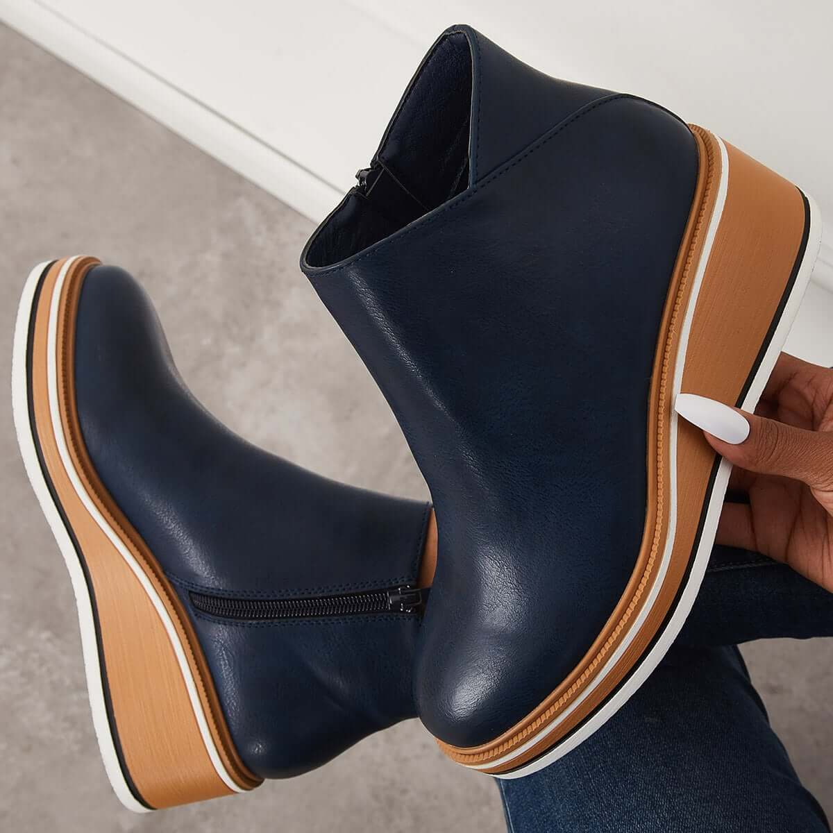 Trendige Damen Stiefeletten mit Reißverschluss und Plateau - Alessia