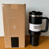 Vakuumisolierter Becher mit Deckel und Strohhalm – ThermoTumbler