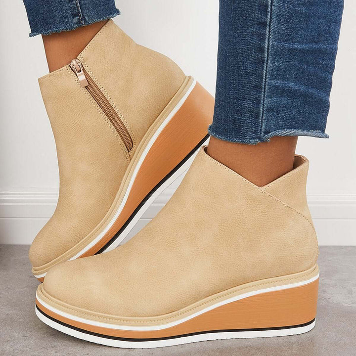 Trendy women's ankle boots with zipper and platform - Alessia