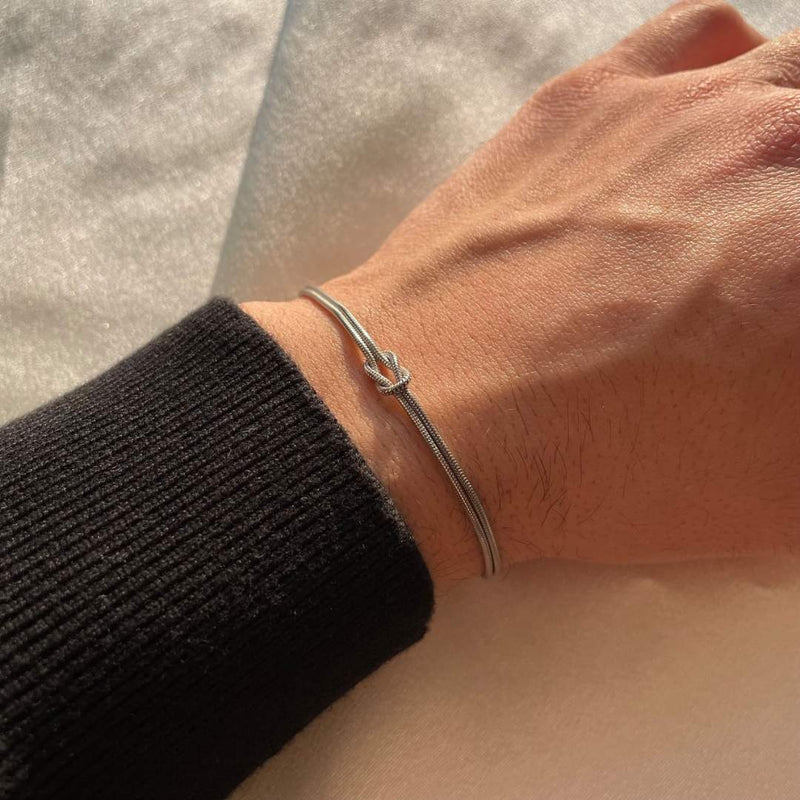 Minimalist Knot Bracelet – Elva