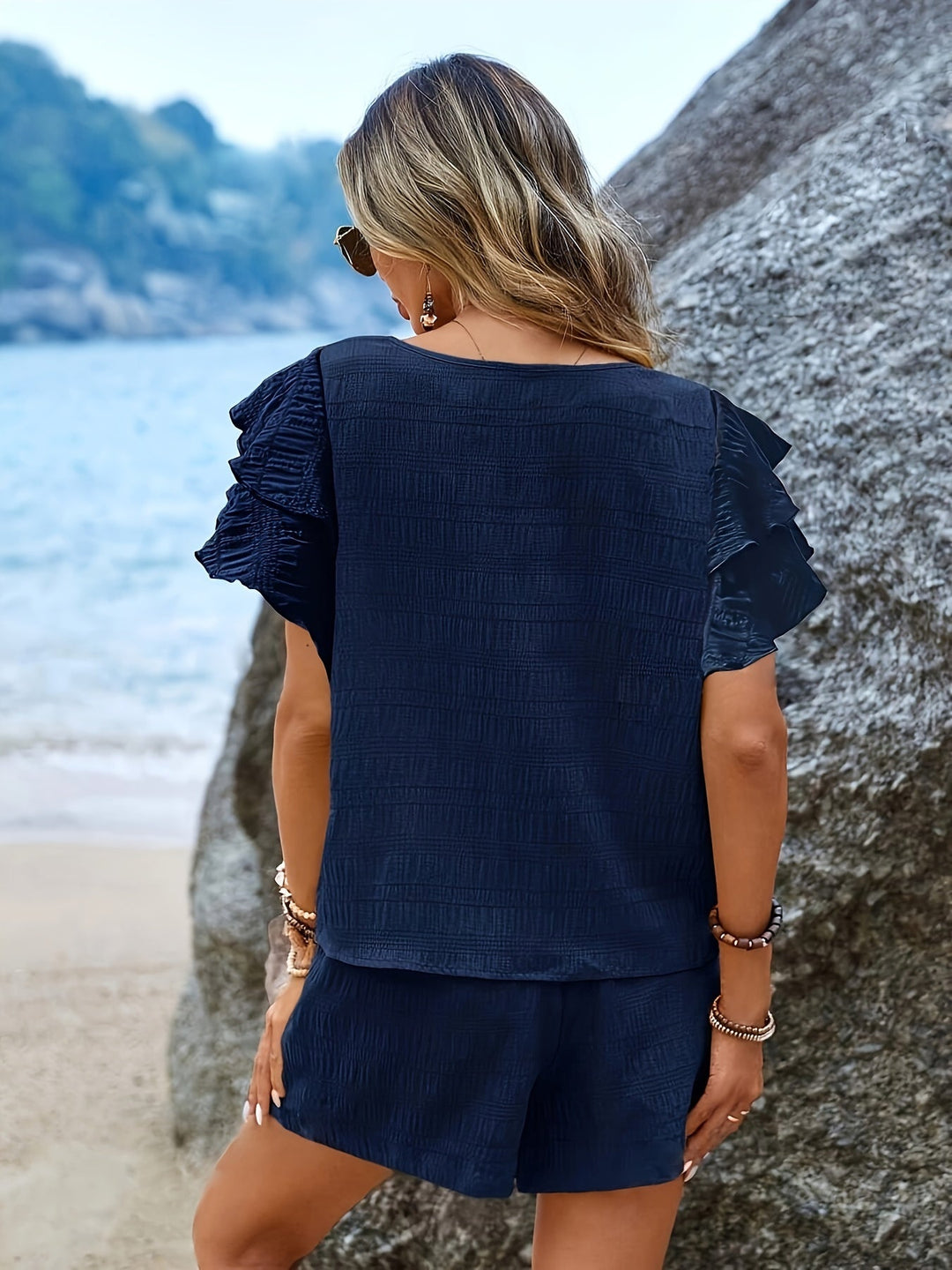 Two-piece set with batwing sleeves and loose shorts – Livana