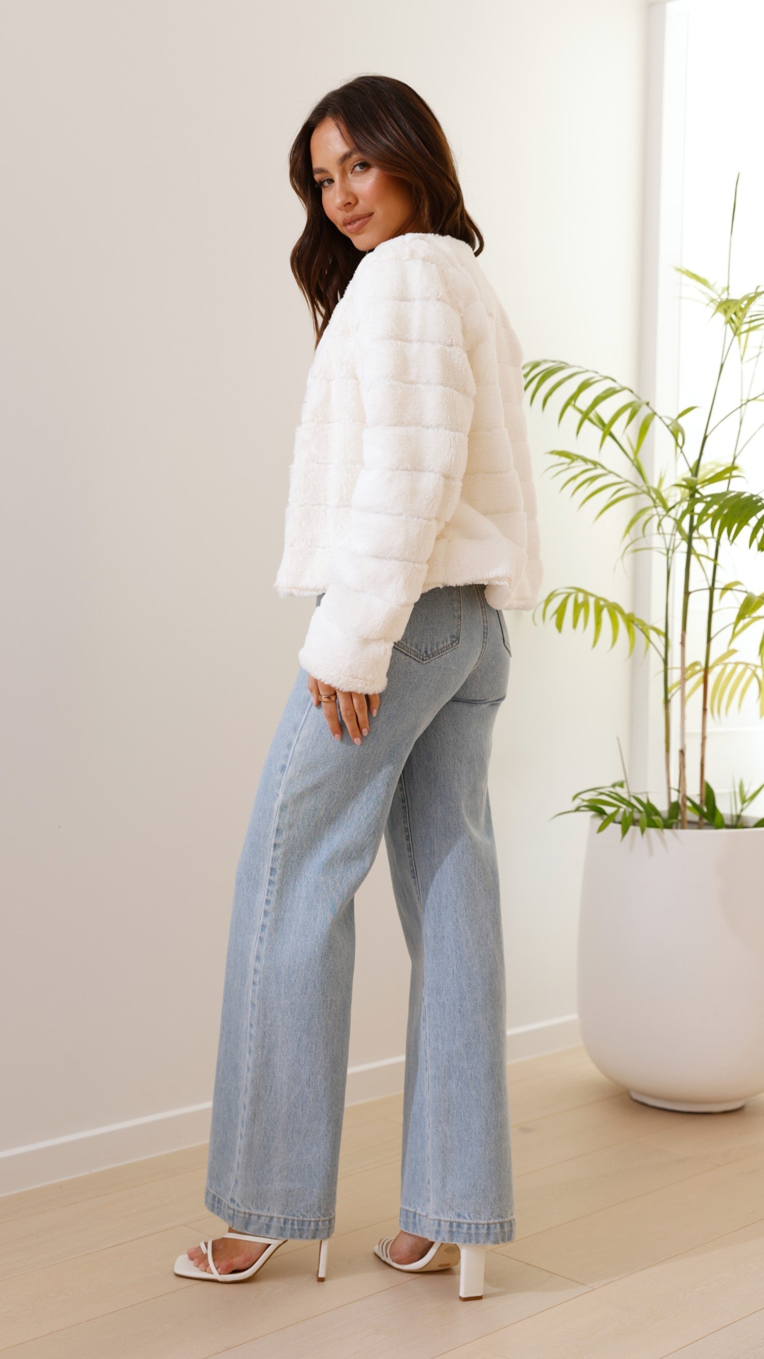 Luxuriöse Damen-Crop-Jacke – Veloura
