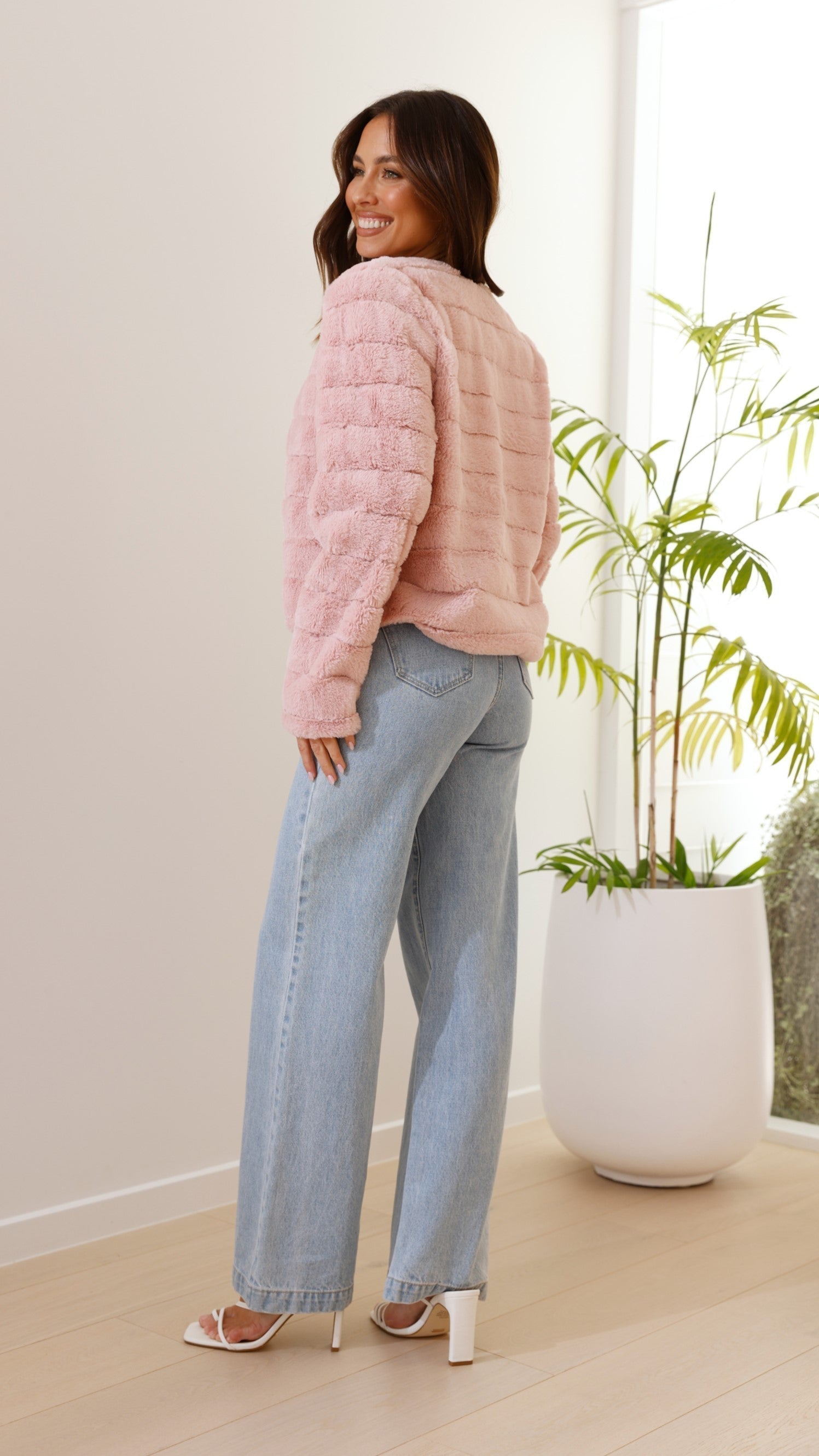 Luxuriöse Damen-Crop-Jacke – Veloura