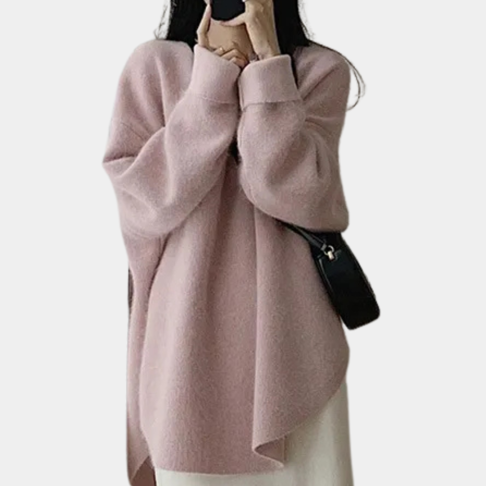 Frau in rosa Oversize-Pullover mit schwarzer Umhängetasche, modisch, bequem, Herbstmode.