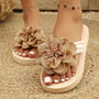 Stylische Damen-Slipper mit Blumendetail für den Sommer - BlütenSchritt