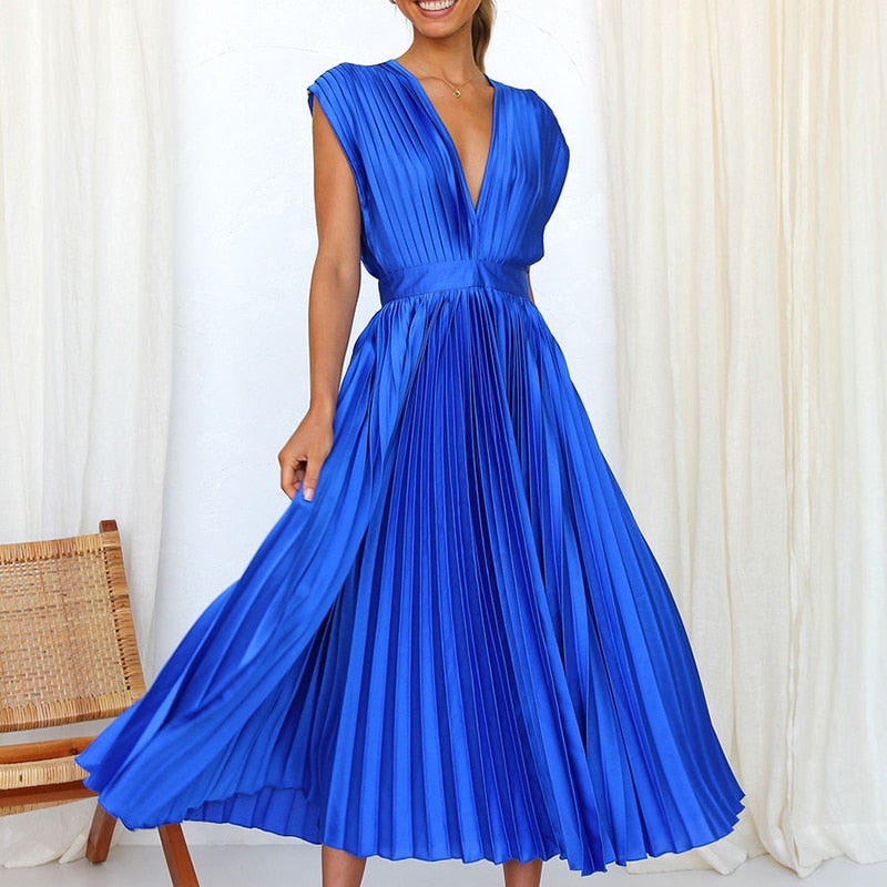 Fließendes Maxikleid mit Plisseefalten und V-Ausschnitt – Noelle
