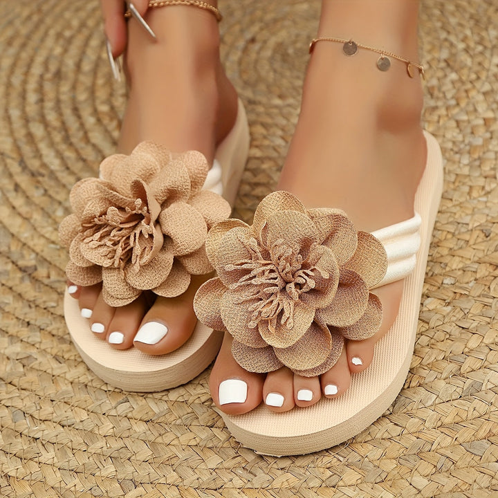 Stylische Damen-Slipper mit Blumendetail für den Sommer - BlütenSchritt