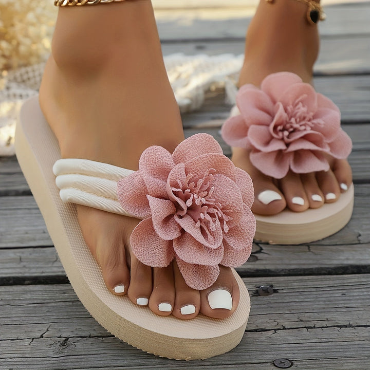 Stylische Damen-Slipper mit Blumendetail für den Sommer - BlütenSchritt