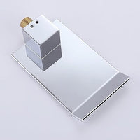 Sensor Wandhahn mit Wasserfallauslauf – Fluxis