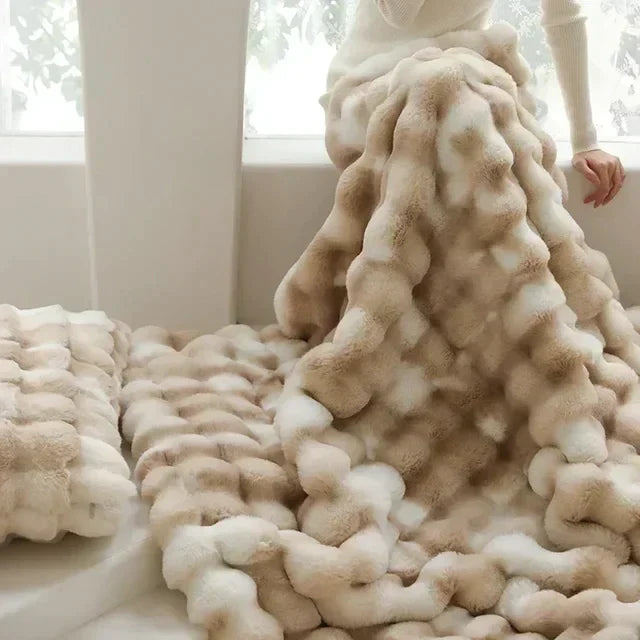 Tragbare Kuscheldecke aus Kunstfell - VeluLuxe