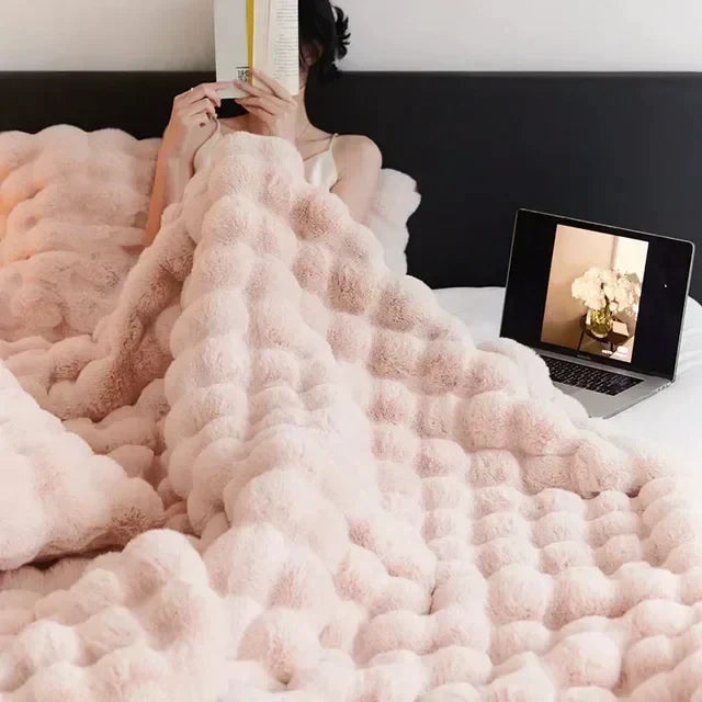 Tragbare Kuscheldecke aus Kunstfell - VeluLuxe