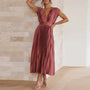 Fließendes Maxikleid mit Plisseefalten und V-Ausschnitt – Noelle