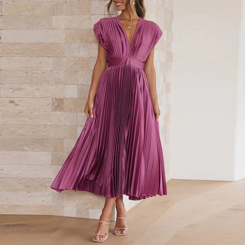 Fließendes Maxikleid mit Plisseefalten und V-Ausschnitt – Noelle