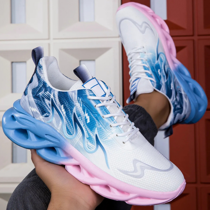 Weiße Sneaker mit blau-rosa Sohle, sportliches Design, atmungsaktives Material, modisch.