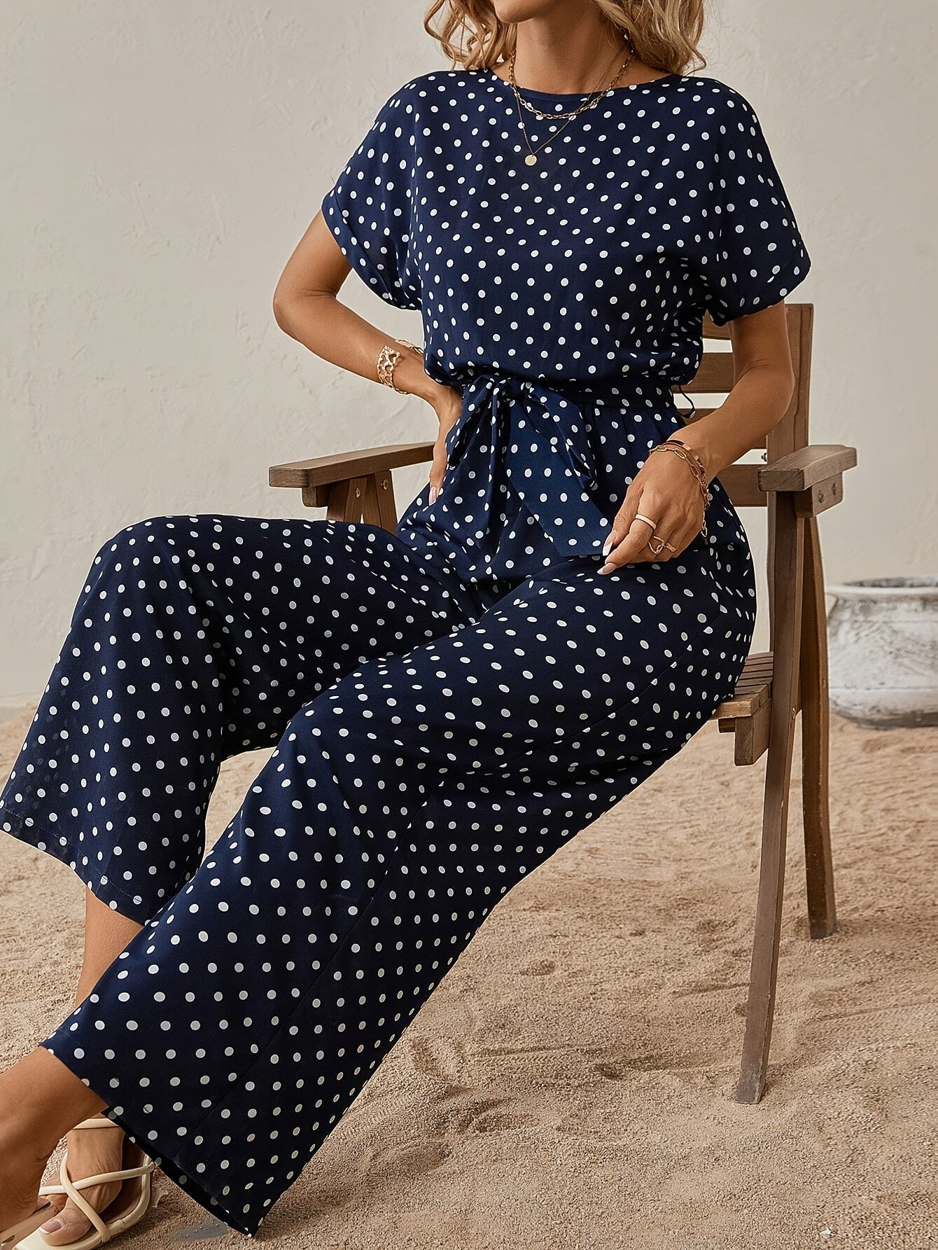 Trendiger Damen Jumpsuit mit Taillenband und Punktmuster - PunktLaune