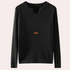 Schwarzer Strickpullover mit Knopfleiste, Herrenmode, elegantes Design, Herbstbekleidung.