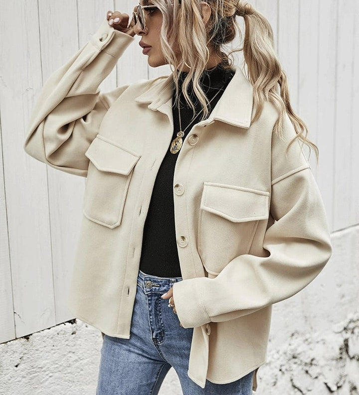 Kurze Jacke mit Knopfleiste – Elodie
