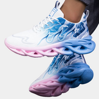 Weiße Sneaker mit blau-rosa Sohle, atmungsaktives Mesh, modisches Design, Unisex-Sportschuhe.