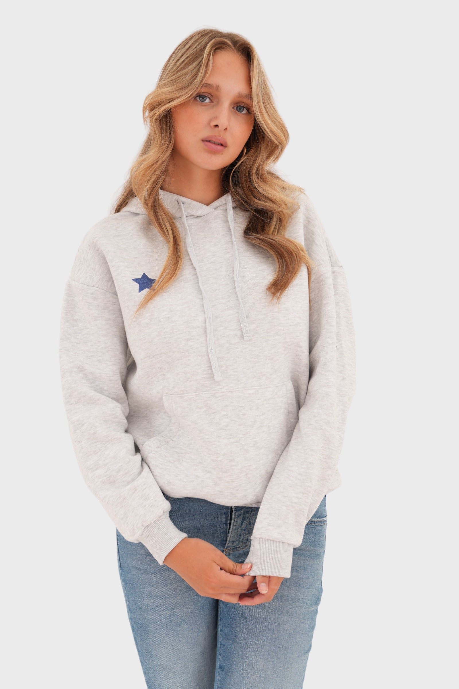 Grauer Damenpullover mit Verspieltem Sternenprint – LunaStar
