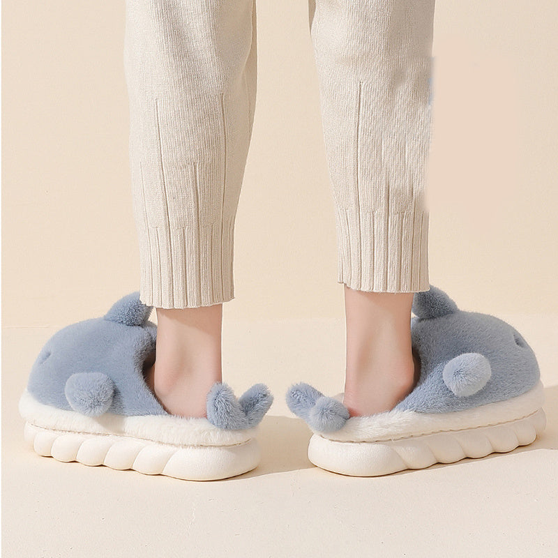 Weiche Plüsch-Hai Hausschuhe - SnugShark