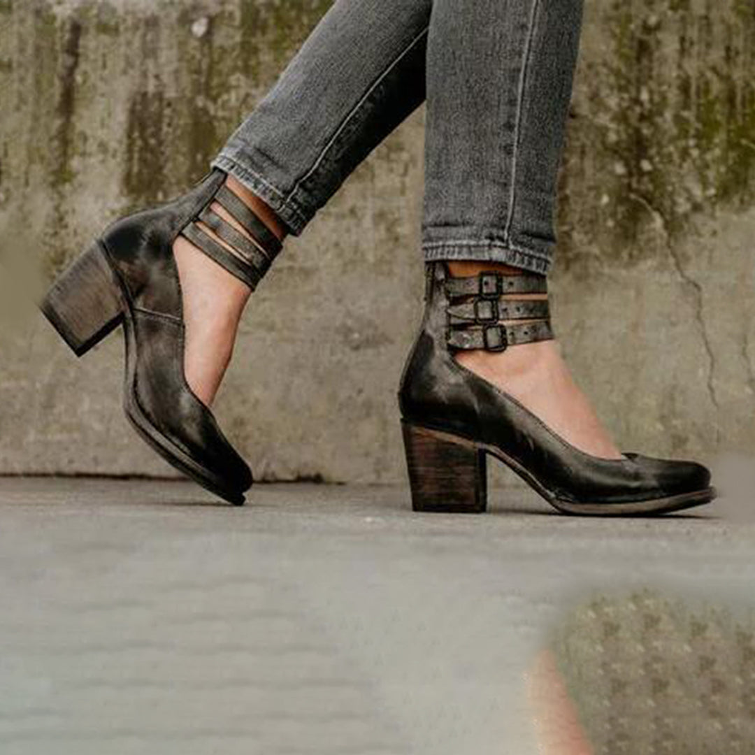 Schwarze Damen-Lederpumps mit Blockabsatz und Riemen, modisch, elegant, bequem.