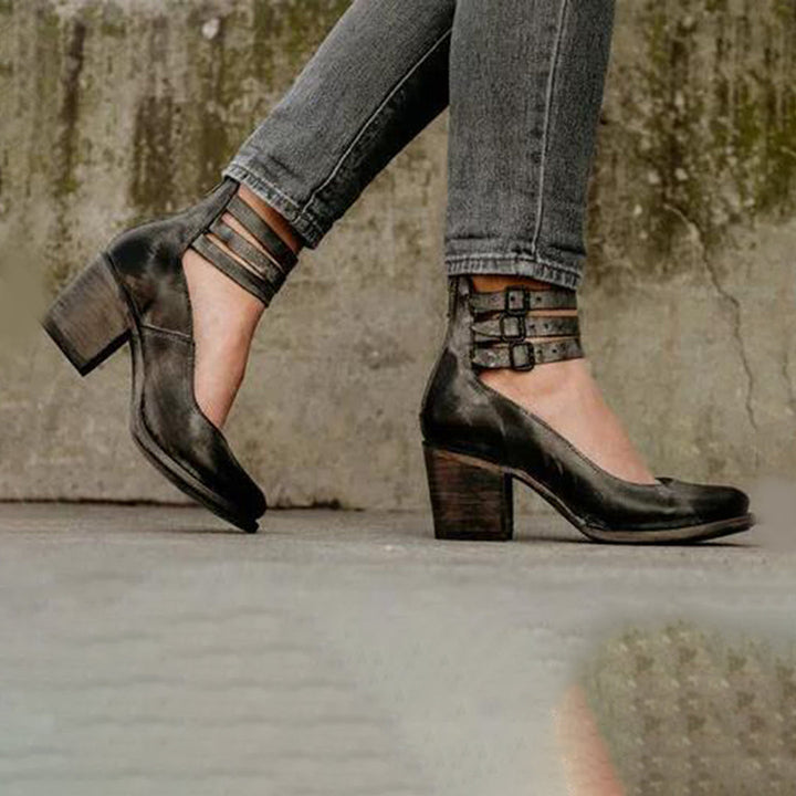 Schwarze Damen-Lederpumps mit Blockabsatz und Riemen, modisch, elegant, bequem.
