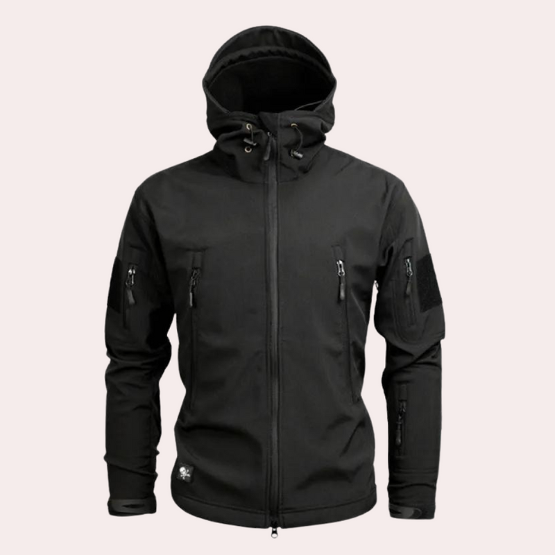 Schwarze Softshell-Jacke mit Kapuze, Reißverschlusstaschen, Outdoor-Bekleidung, Herrenmode.