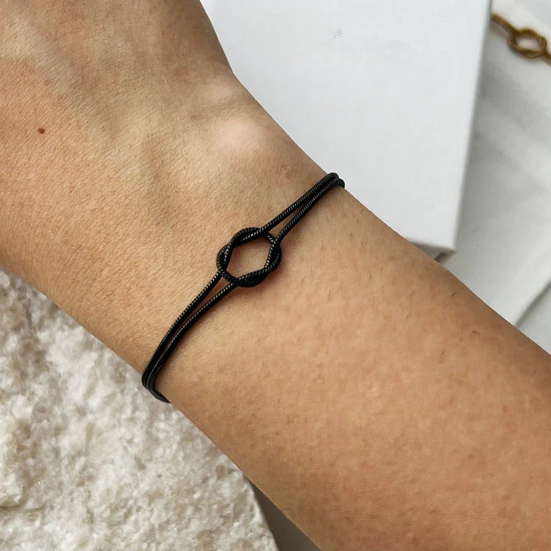 Minimalist Knot Bracelet – Elva