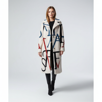 Mit Auffälligem Muster -  Sarah