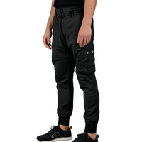 Schwarze Cargo-Jogginghose für Herren, elastischer Bund, seitliche Taschen, sportlich, bequem.