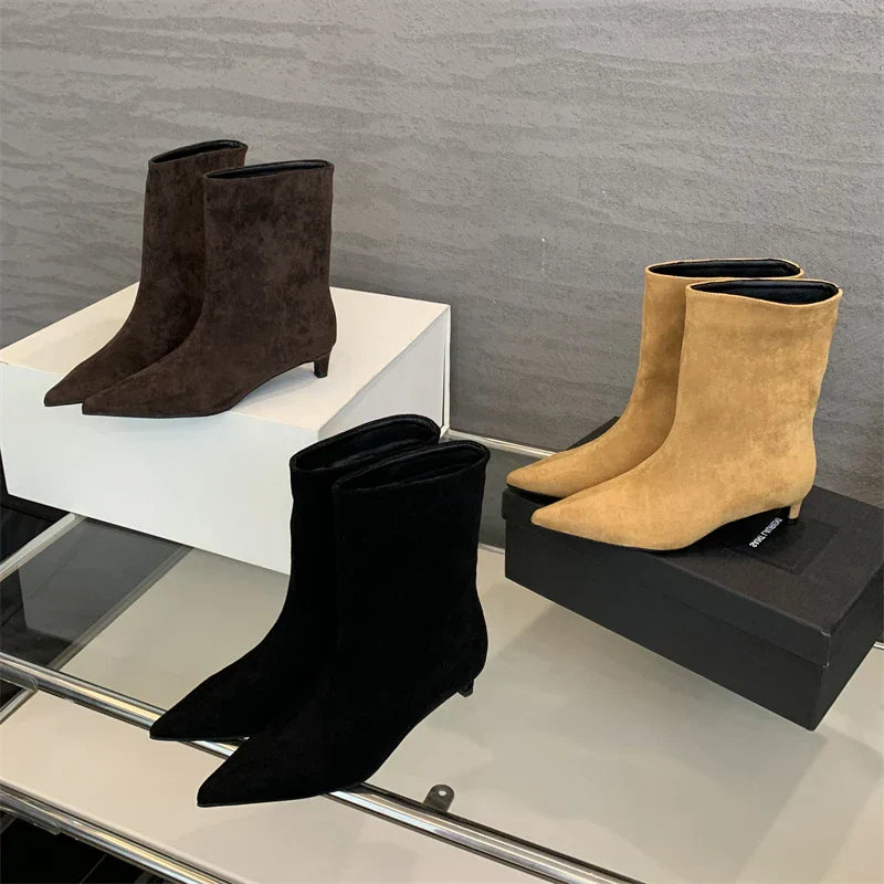 Luxuriöse Winterstiefeletten aus Wildleder – Sorena