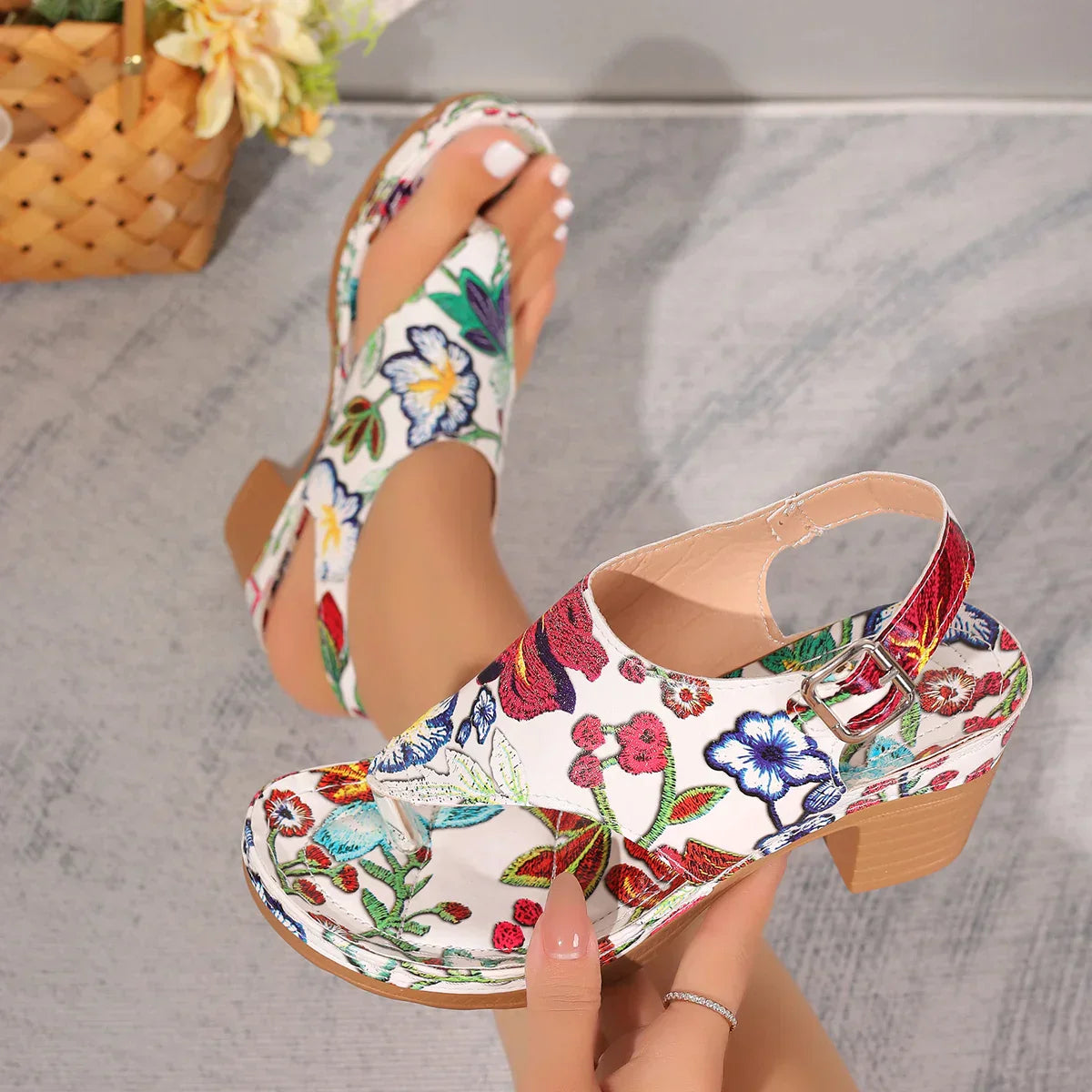 Bunte Damen Sandalen mit Blumenmuster und Blockabsatz – Yasmina