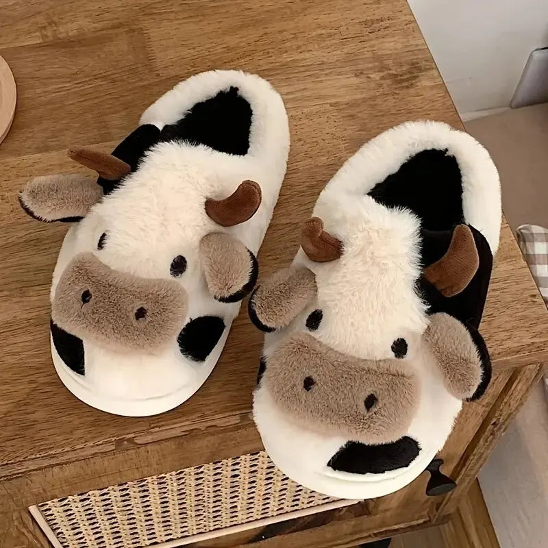 Plüsch-Hausschuhe im Kuhdesign – PlushCow