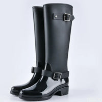 Damen Regenstiefel hoch wasserdicht mit Schnallen & Blockabsatz – Elenya