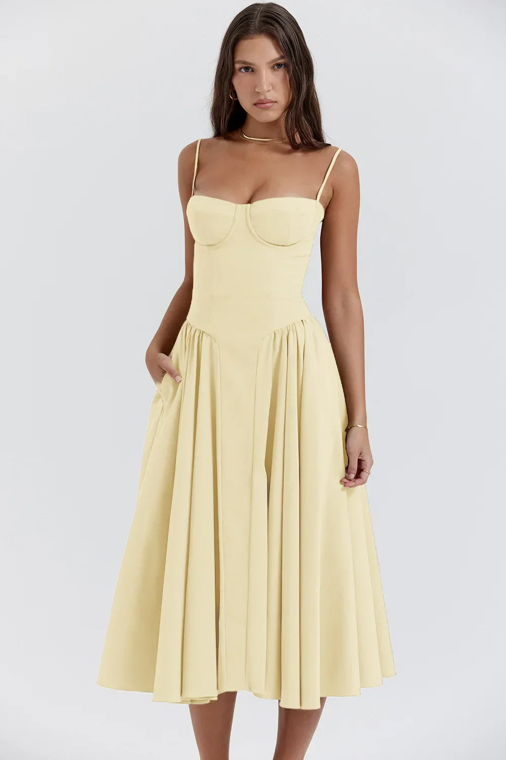 Stylisches Sommerkleid mit Spaghettiträgern und Taillenmieder – Mira