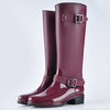 Damen Regenstiefel hoch wasserdicht mit Schnallen & Blockabsatz – Elenya