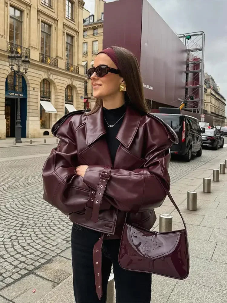 Kurze Damen Lederjacke in Kirschrot mit Reverskragen – Livana