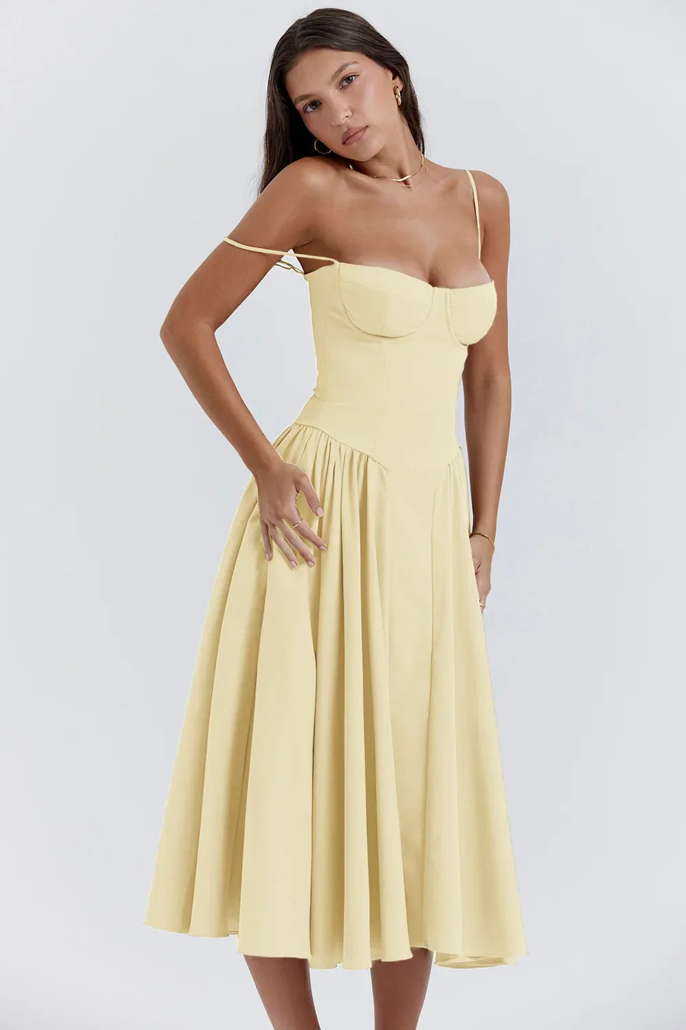 Stylisches Sommerkleid mit Spaghettiträgern und Taillenmieder – Mira