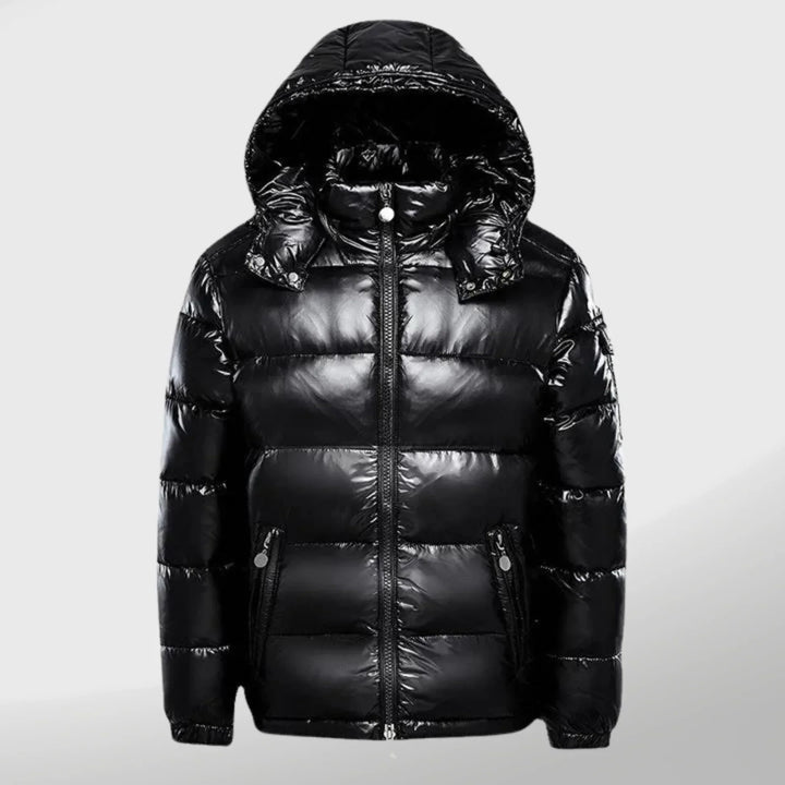 Schwarze Daunenjacke mit Kapuze, glänzend, warm, Wintermode, Herrenbekleidung.